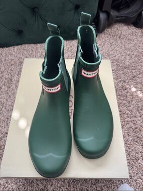 Hunter Green Short Chelsea Rain Boots with Red Logo